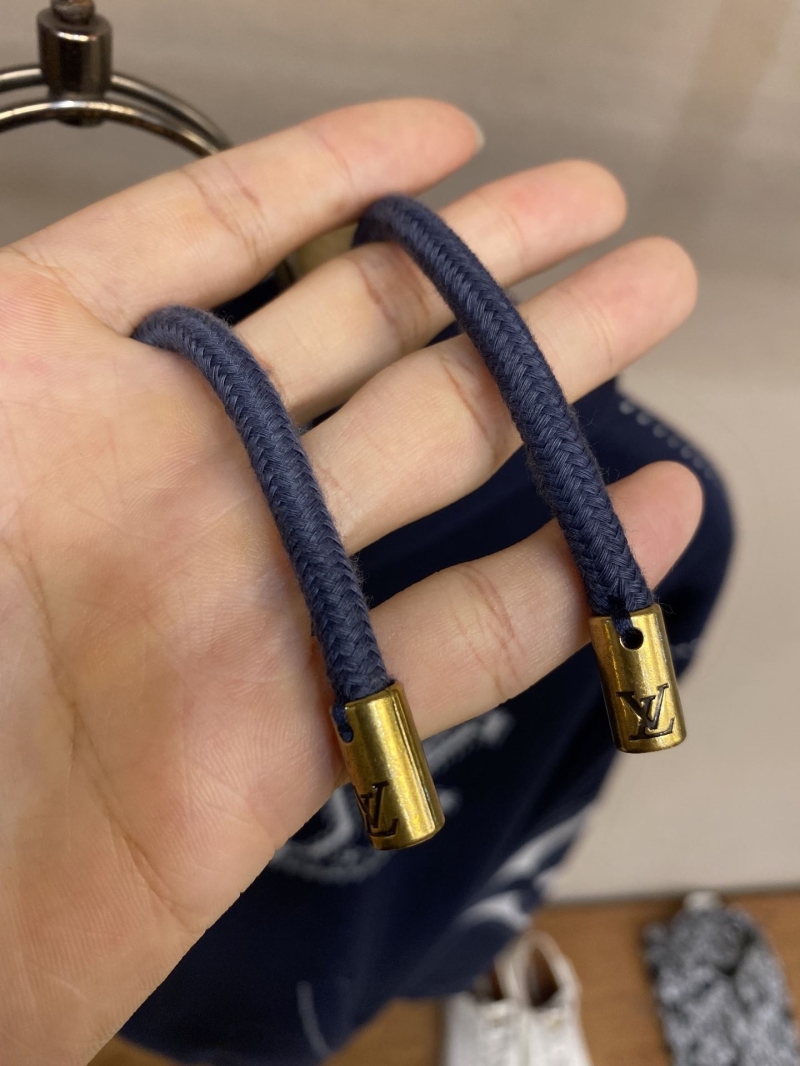 l0vis Vvtt0n outwear